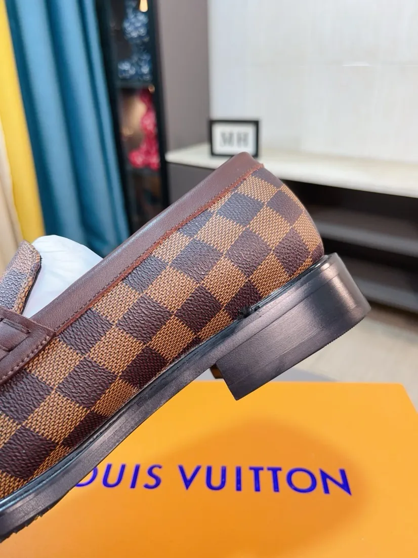Ex-factory price 720🌹🌹High version [LV] Louis Vuitton's popular casual leather shoes🎖Fashionable and elegant🎖🎖Material: Original imported open-edge beaded cowhide, washed cowhide leather lining, original open-molded rubber outsole, high-end and classy, ​​elegant quality, instantly transforming into a handsome man ❤❤Standard\nNumber: 38-44